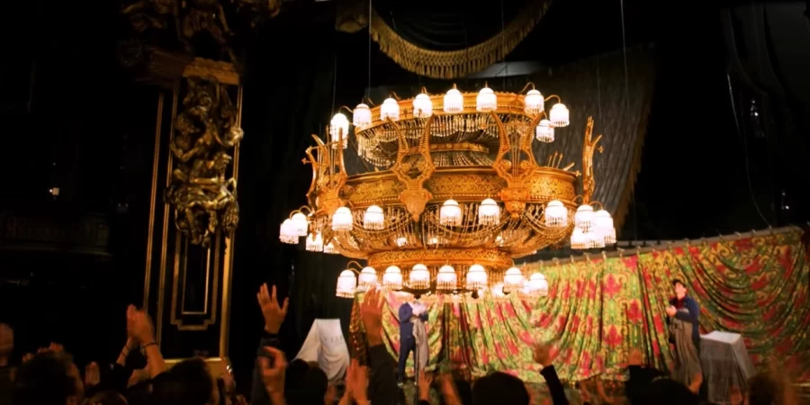 The+infamous+Phantom+of+Opera+chandelier.